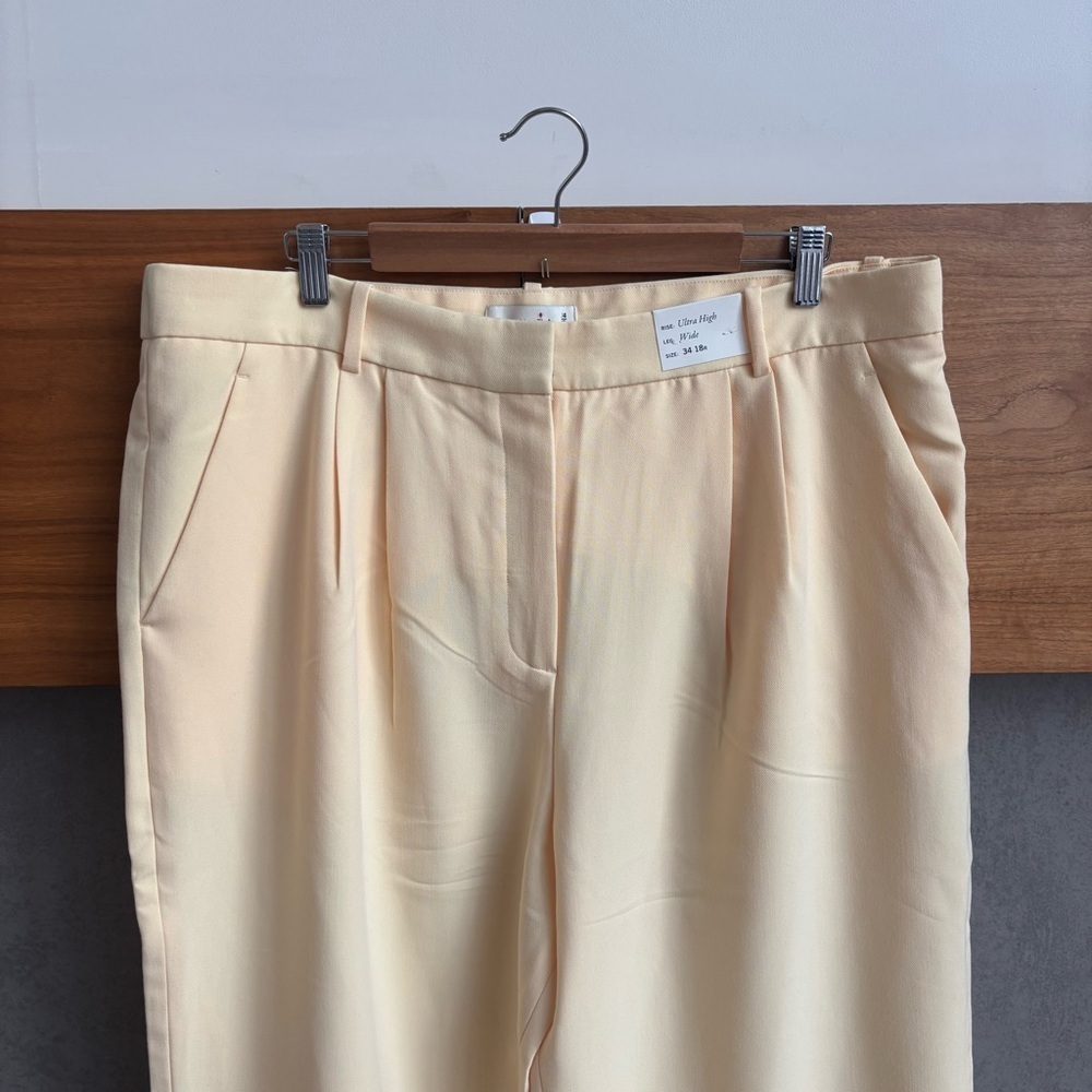 Abercrombie & Fitch Ultra Hight Rise Wide Leg Pant in Yellow, Size 34 - Picture 6 of 16